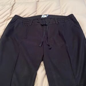 Old Navy slacks. Black. Size large. Super soft. Like new condition.